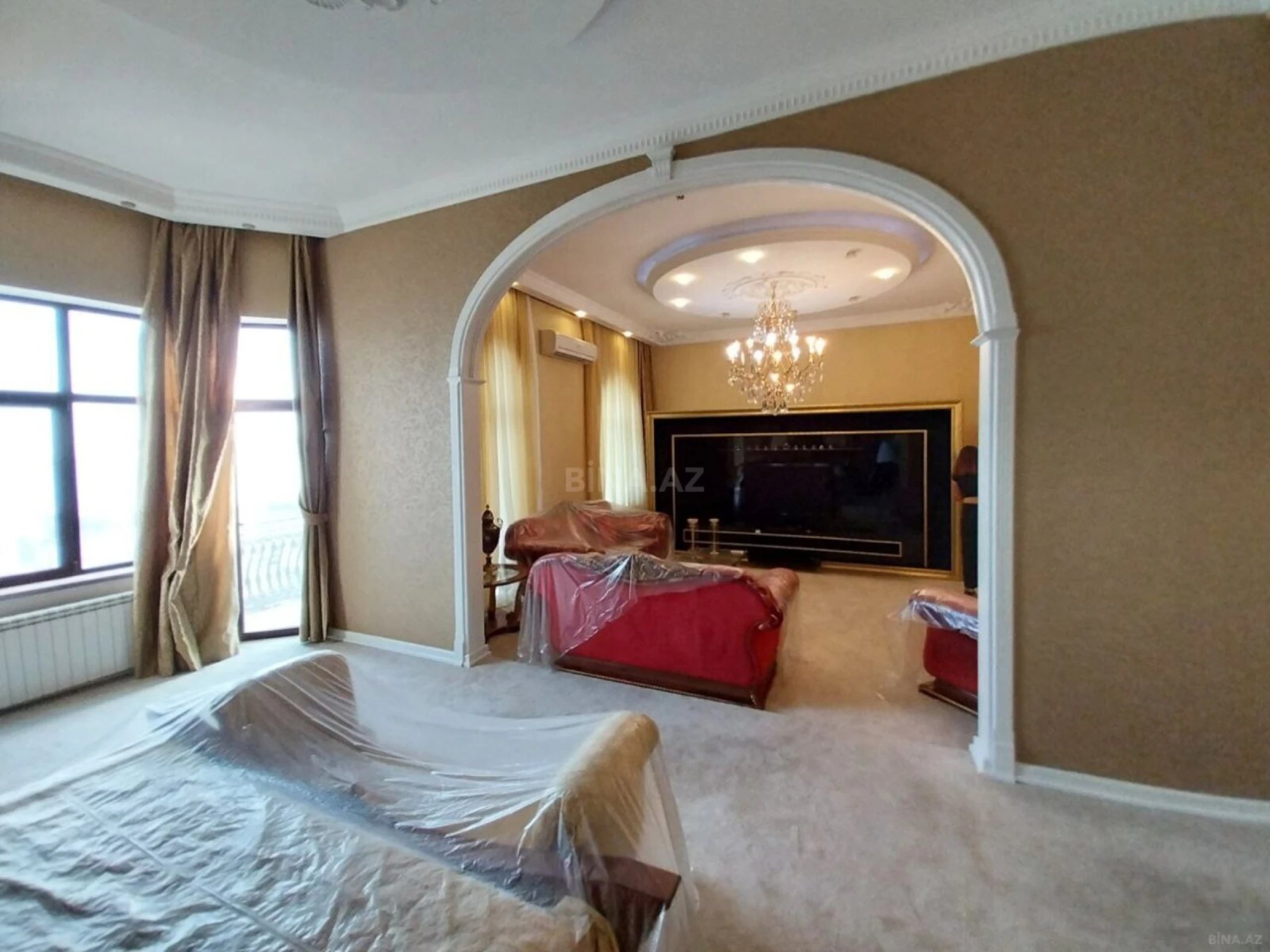 Satılır 5 otaqlı mənzil 550 m²