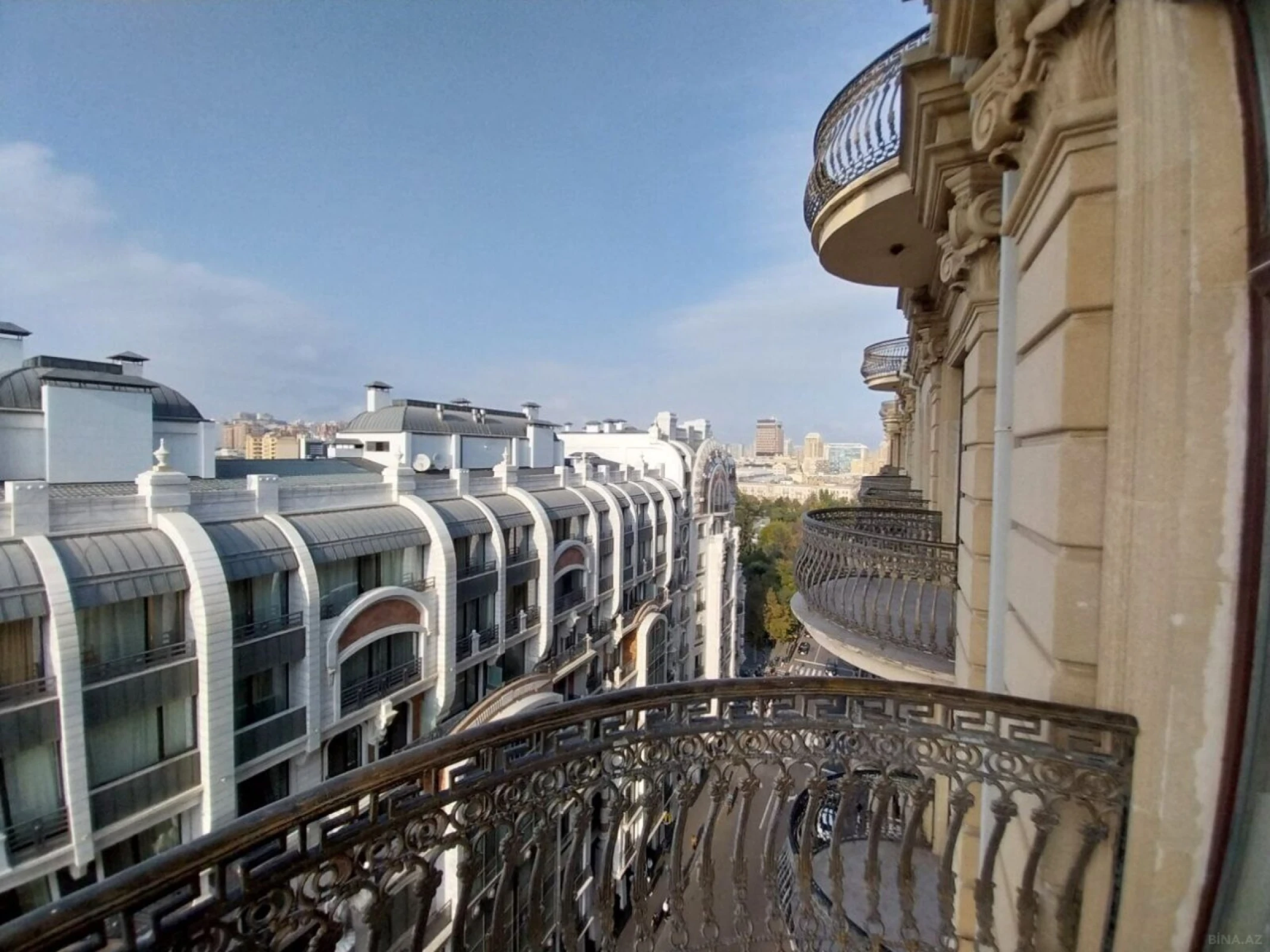 Satılır 5 otaqlı mənzil 550 m²