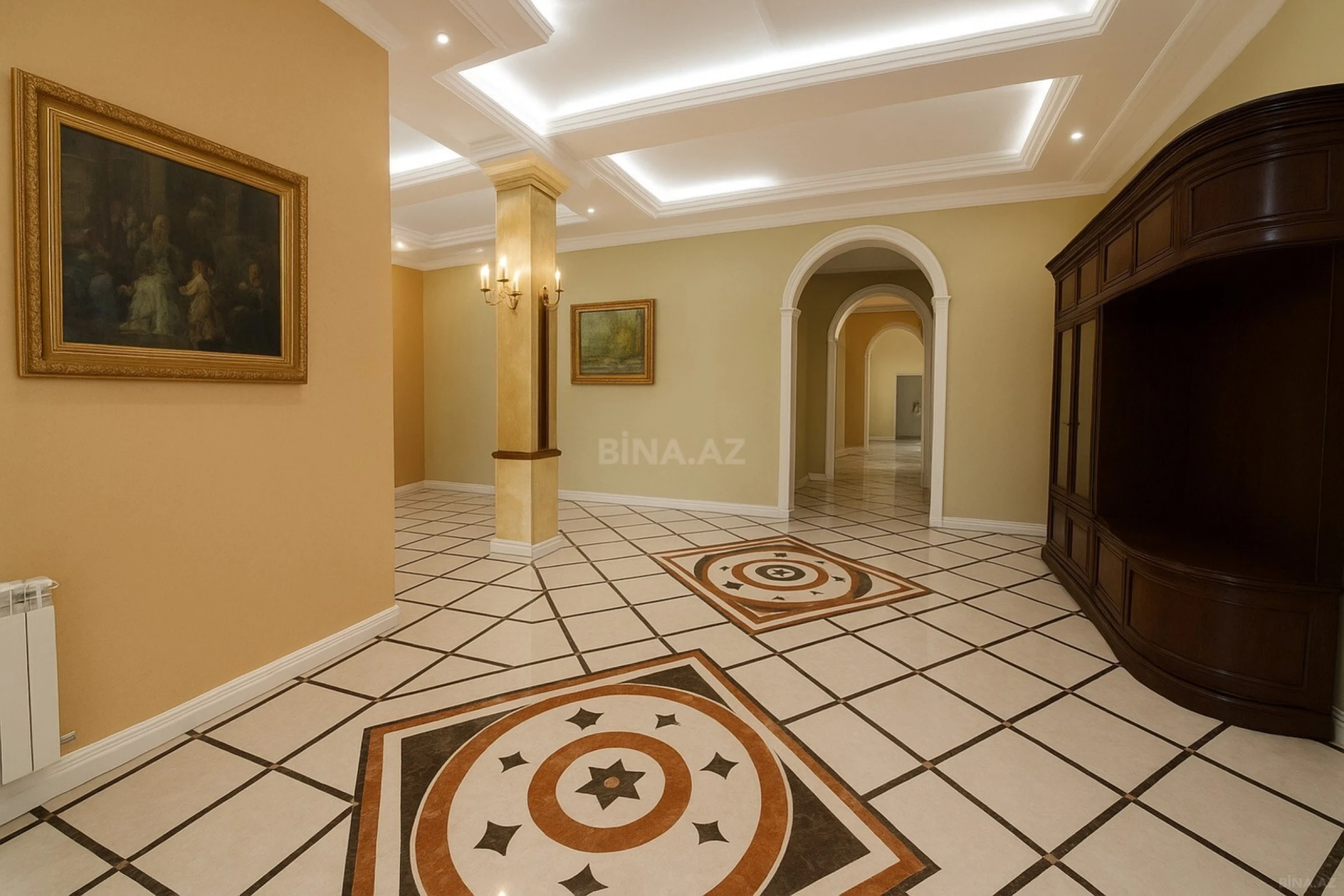 Satılır 5 otaqlı mənzil 550 m²