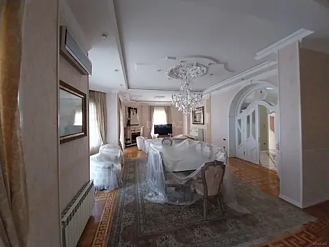 Satılır 5 otaqlı mənzil 550 m²