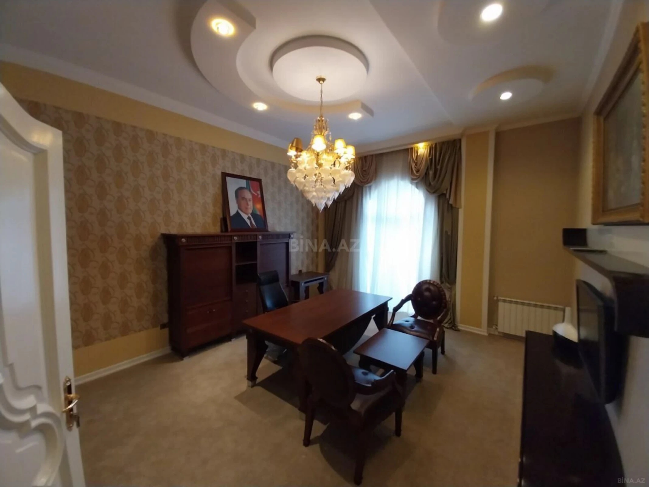 Satılır 5 otaqlı mənzil 550 m²