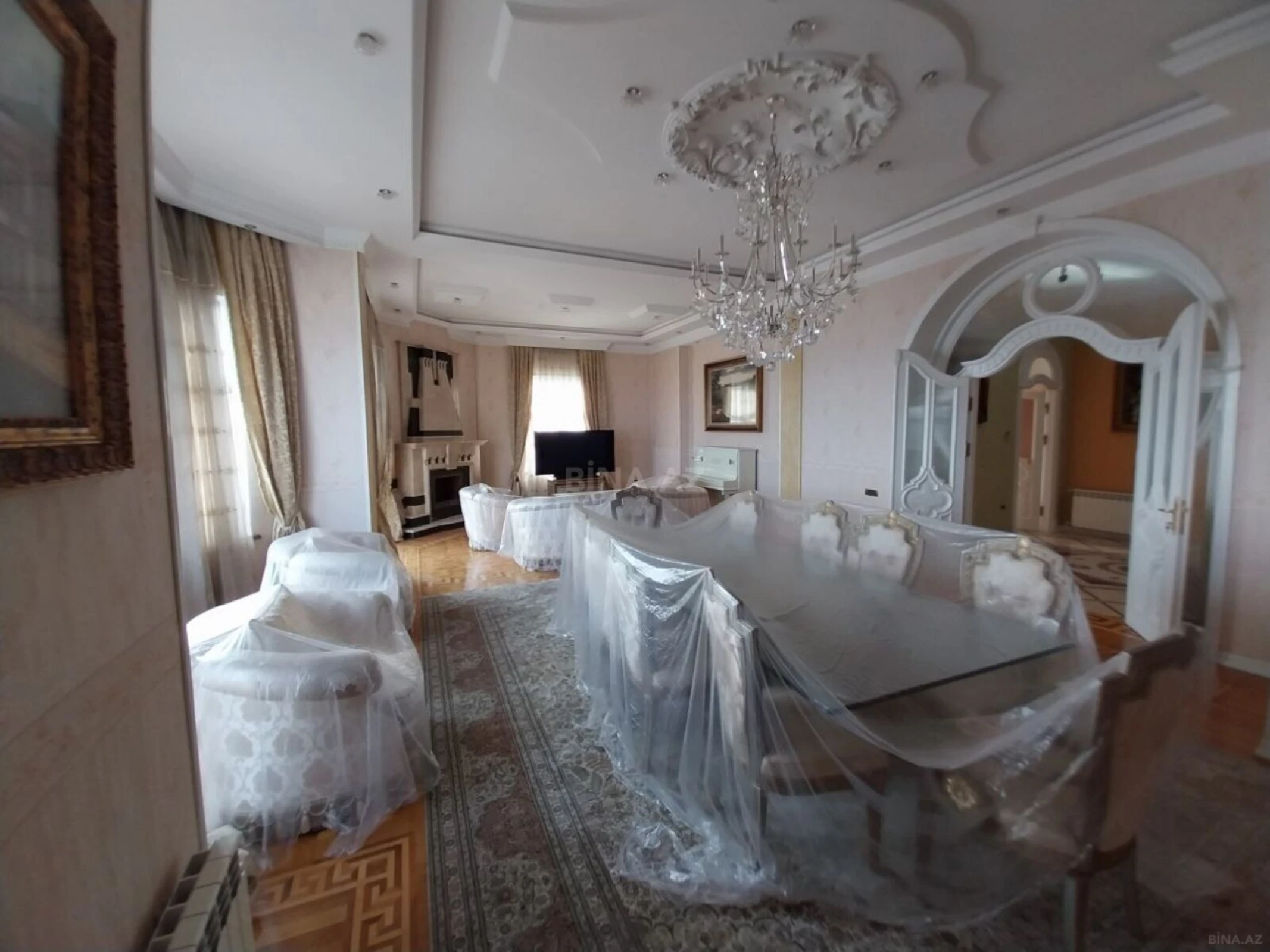 Satılır 5 otaqlı mənzil 550 m²