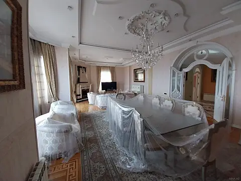 Satılır 5 otaqlı mənzil 550 m²