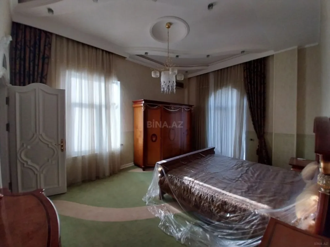 Satılır 5 otaqlı mənzil 550 m²