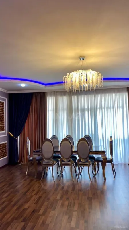 Satılır 5 otaqlı mənzil 350 m²