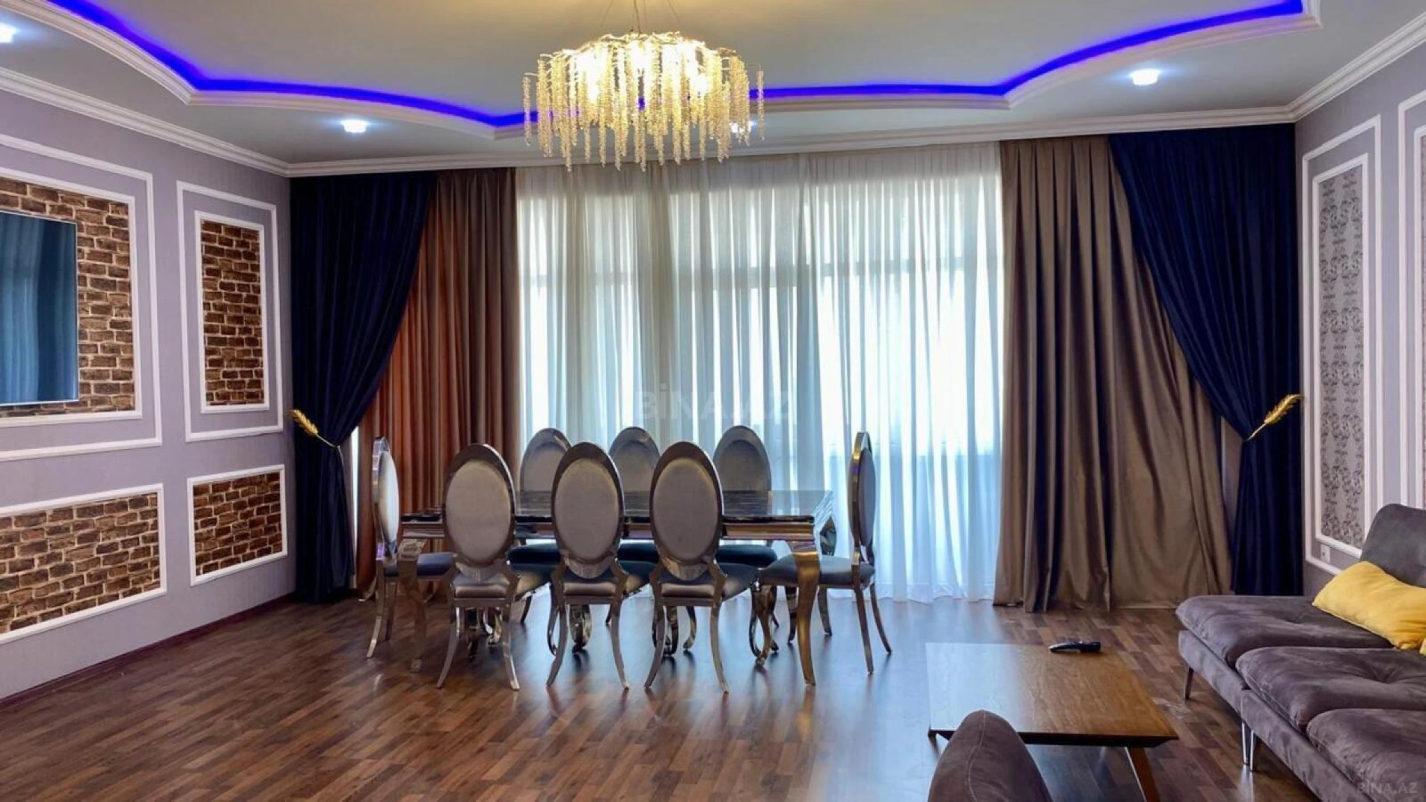 Satılır 5 otaqlı mənzil 350 m²