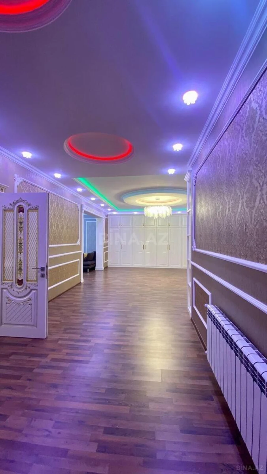 Satılır 5 otaqlı mənzil 350 m²