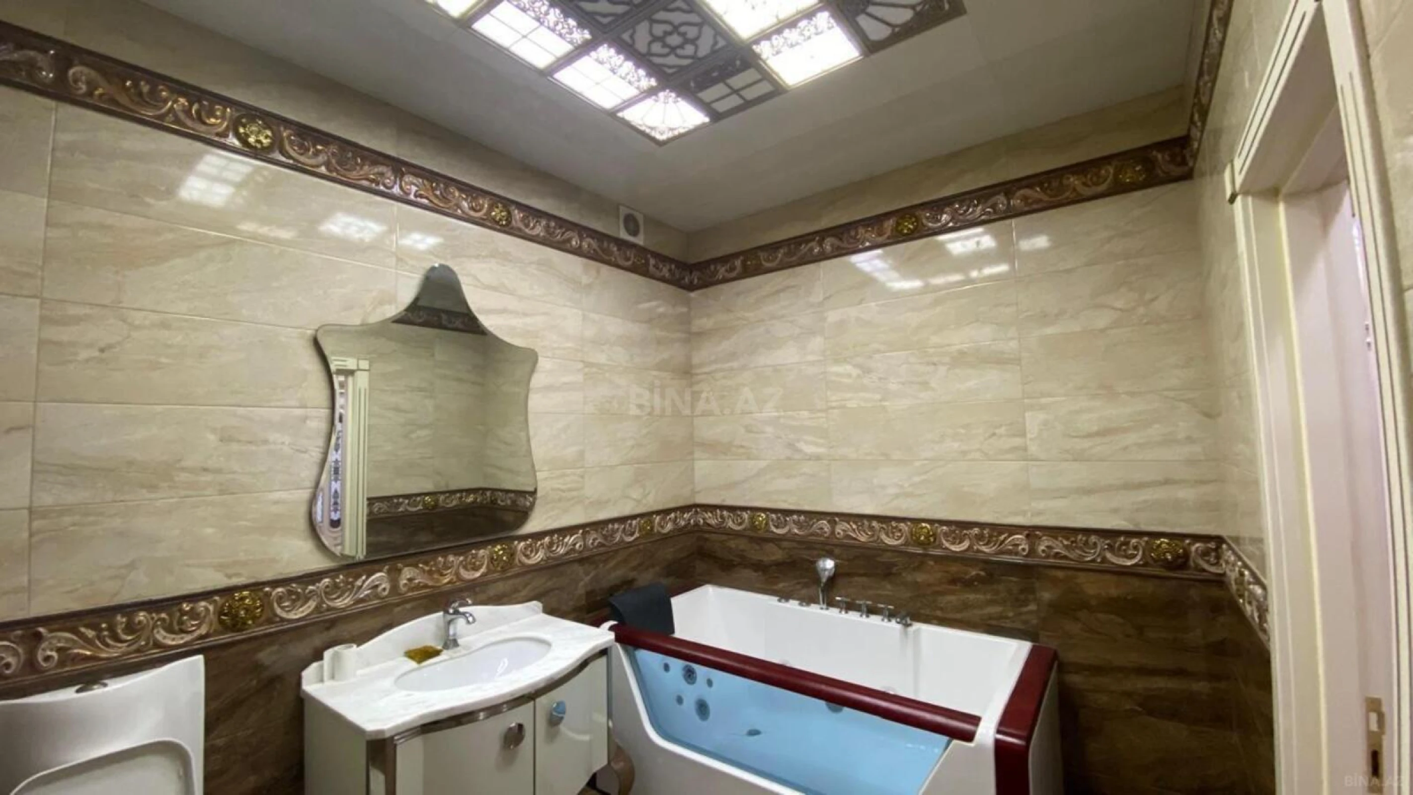 Satılır 5 otaqlı mənzil 350 m²