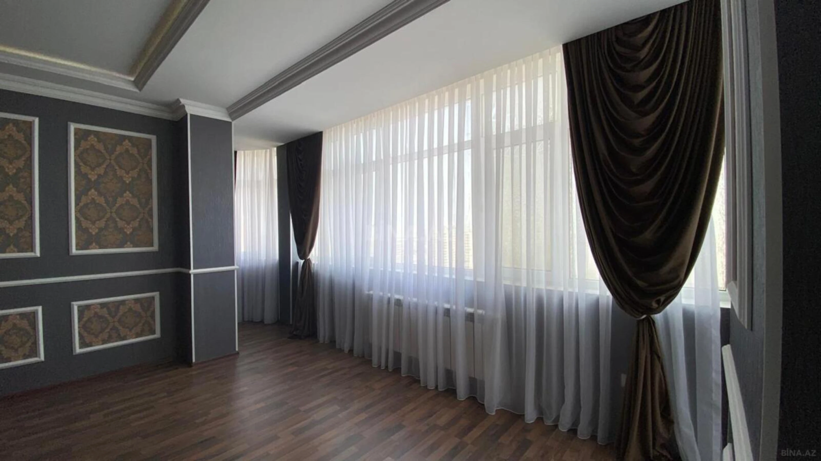 Satılır 5 otaqlı mənzil 350 m²