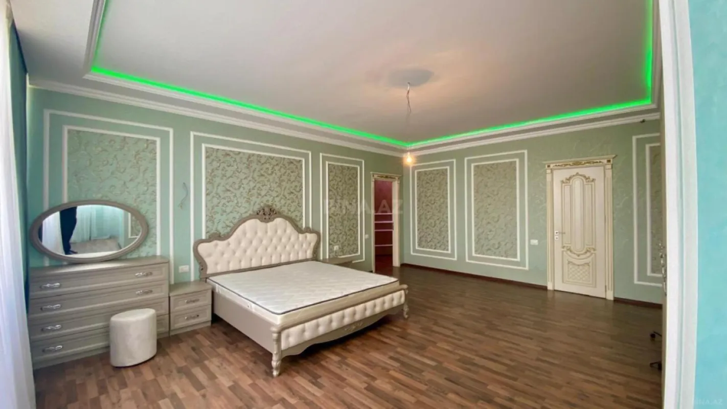 Satılır 5 otaqlı mənzil 350 m²