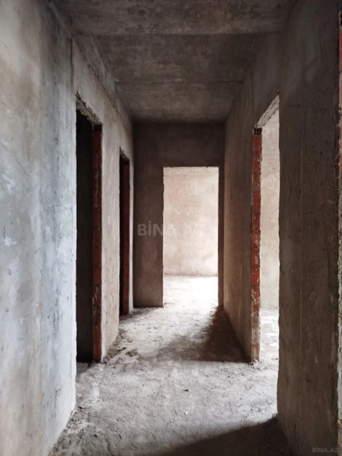 Satılır 4 otaqlı mənzil 164 m²