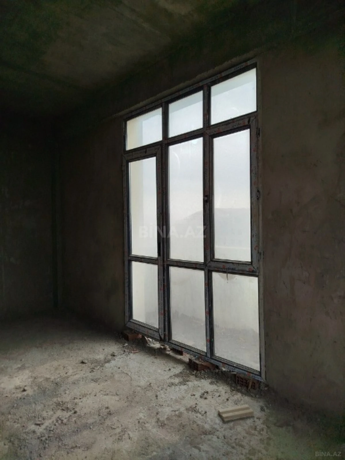 Satılır 4 otaqlı mənzil 164 m²