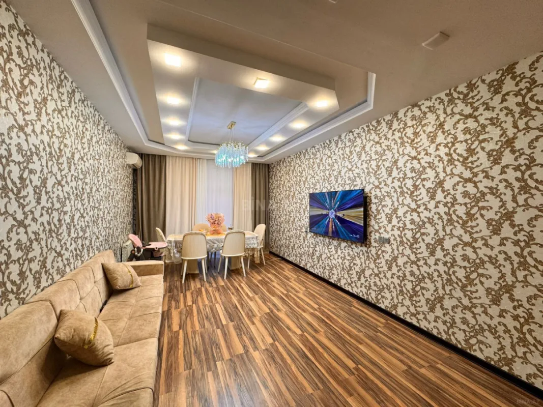 Satılır 2 otaqlı mənzil 102 m²