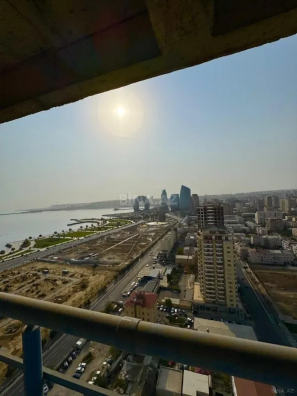 Satılır 10 otaqlı mənzil 1000 m²