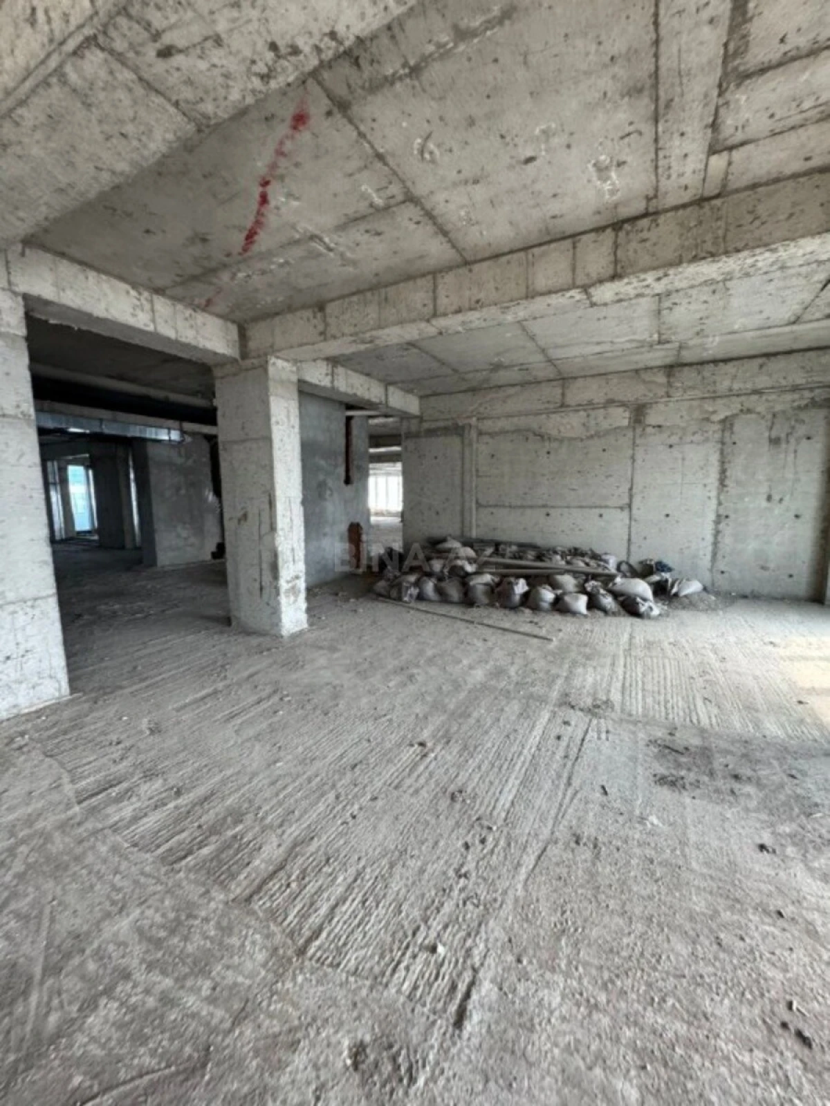Satılır 10 otaqlı mənzil 1000 m²