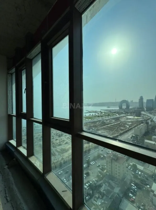 Satılır 10 otaqlı mənzil 1000 m²