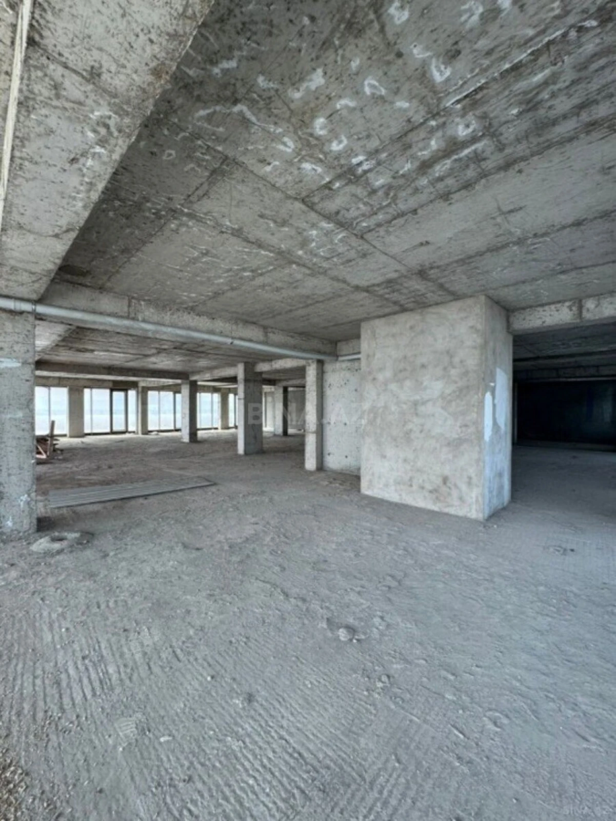 Satılır 10 otaqlı mənzil 1000 m²