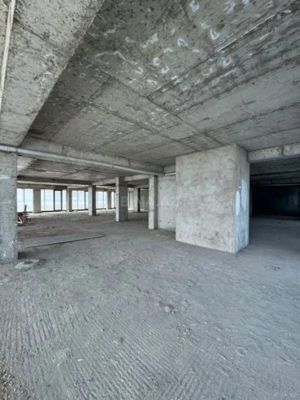 Satılır 10 otaqlı mənzil 1000 m²