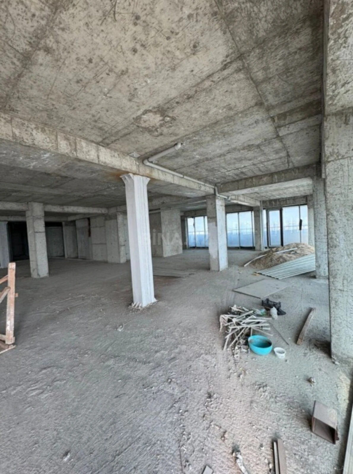 Satılır 10 otaqlı mənzil 1000 m²