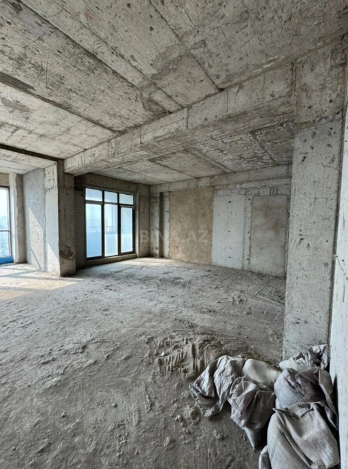 Satılır 10 otaqlı mənzil 1000 m²