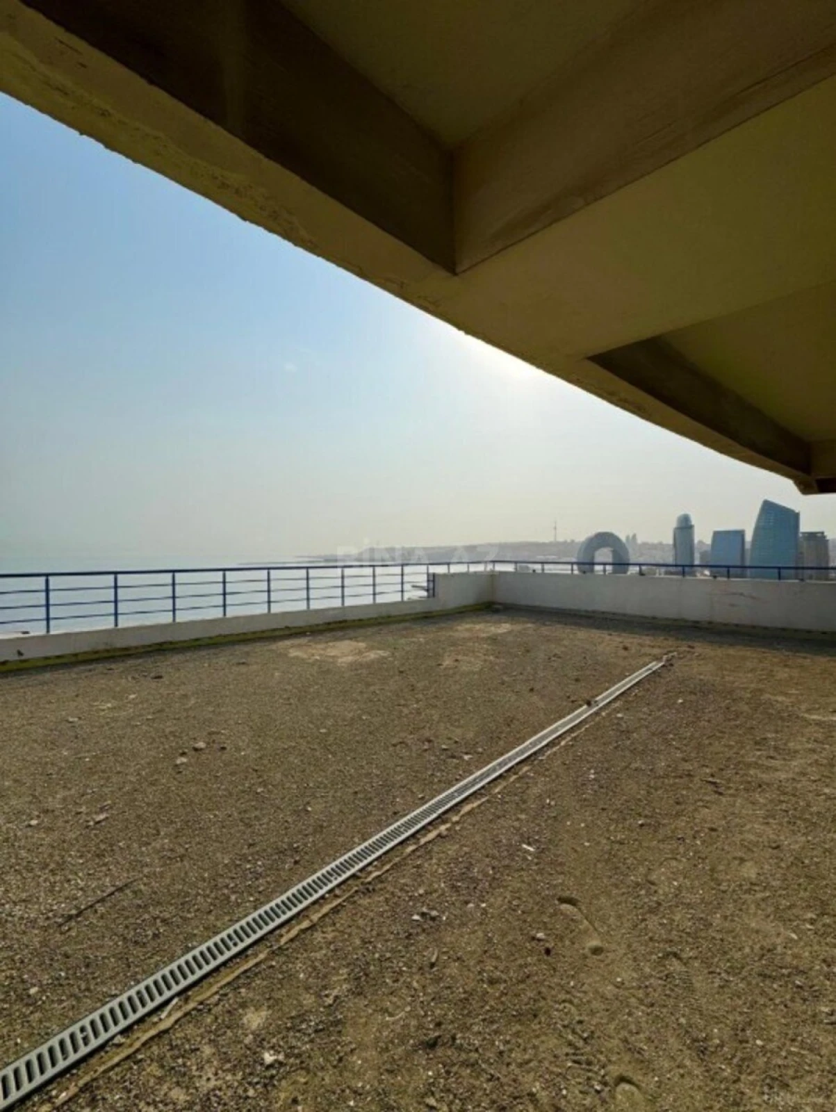 Satılır 10 otaqlı mənzil 1000 m²