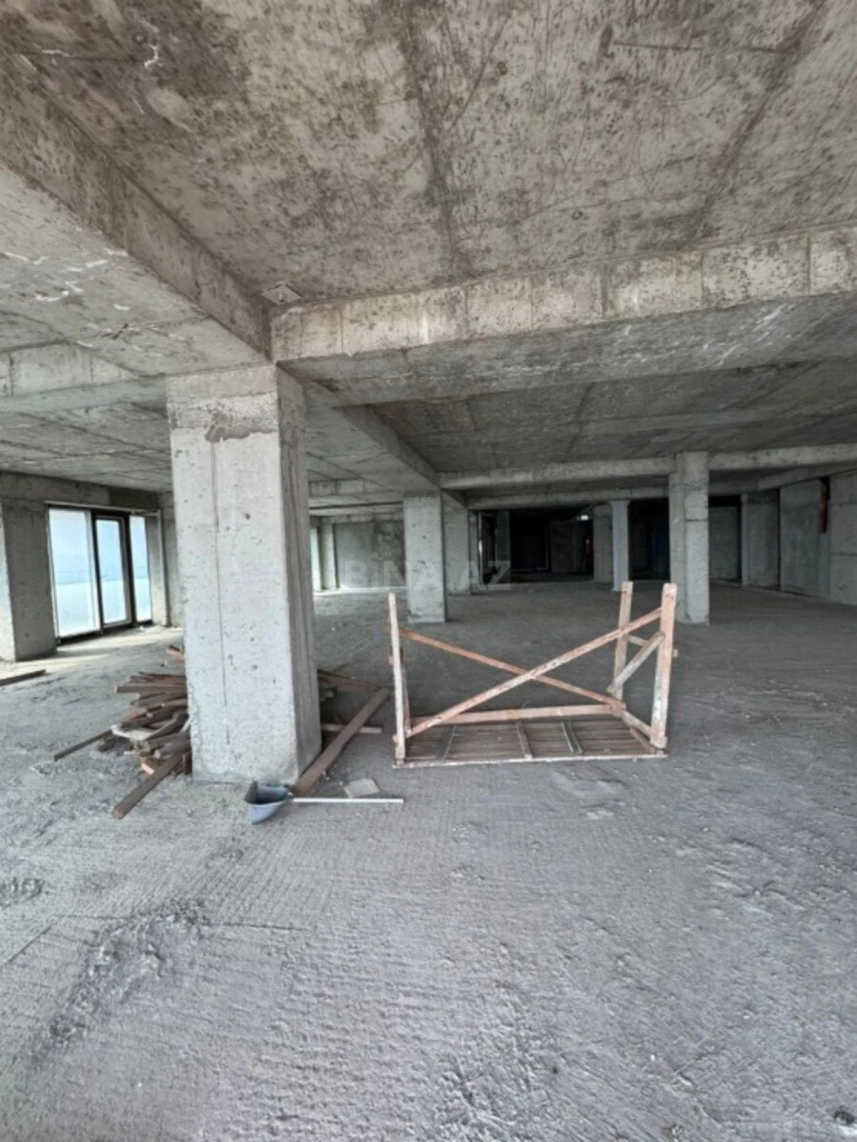 Satılır 10 otaqlı mənzil 1000 m²