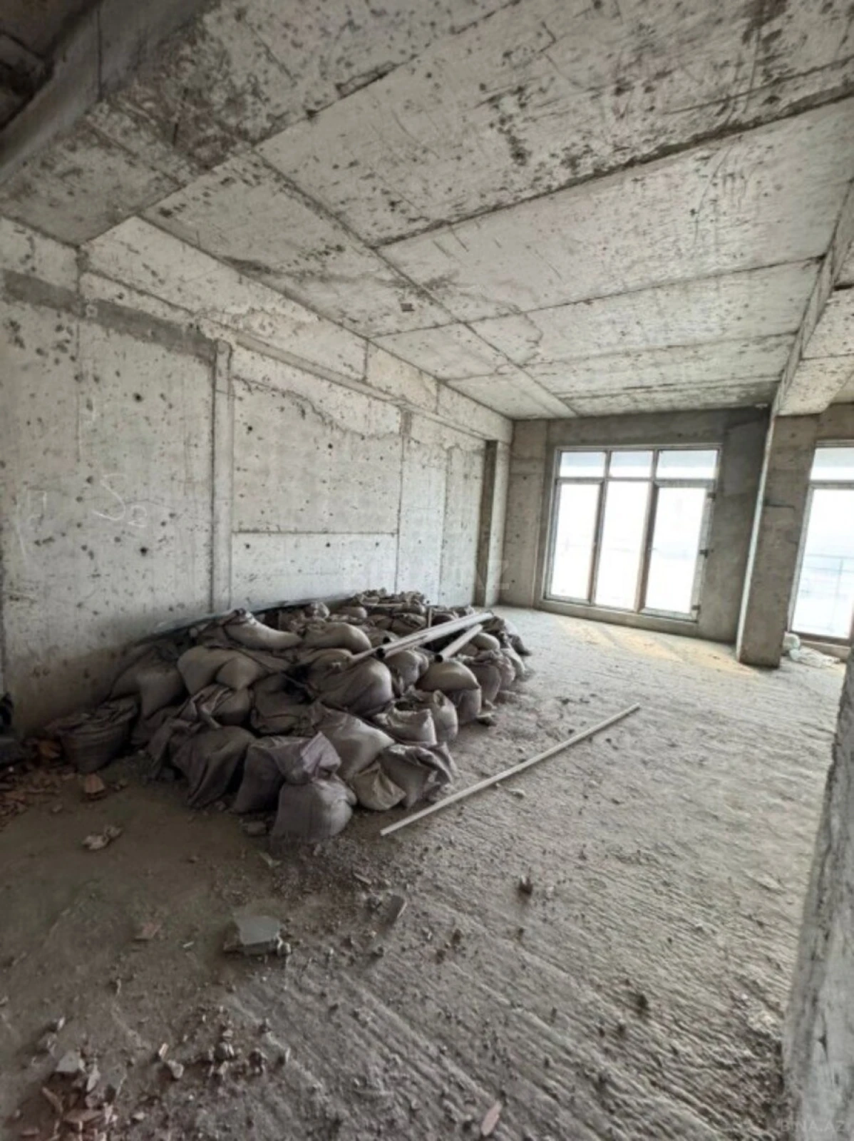 Satılır 10 otaqlı mənzil 1000 m²