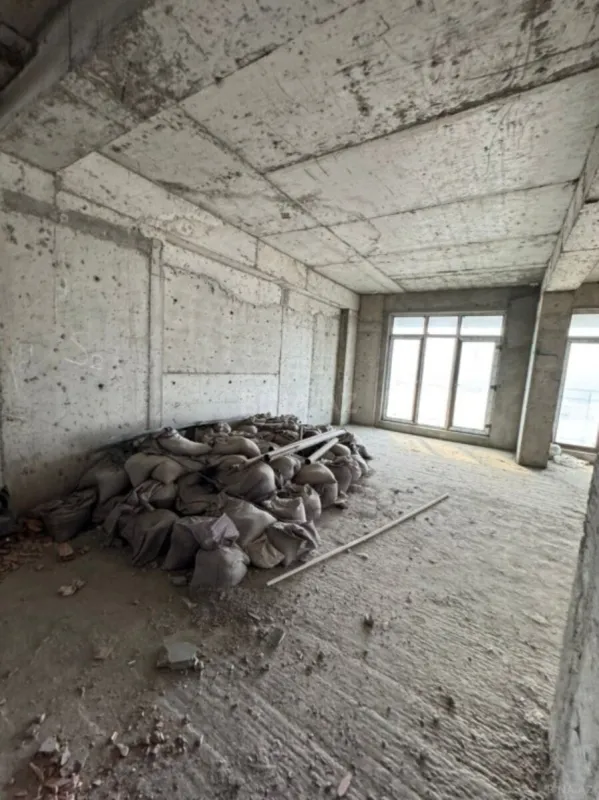 Satılır 10 otaqlı mənzil 1000 m²