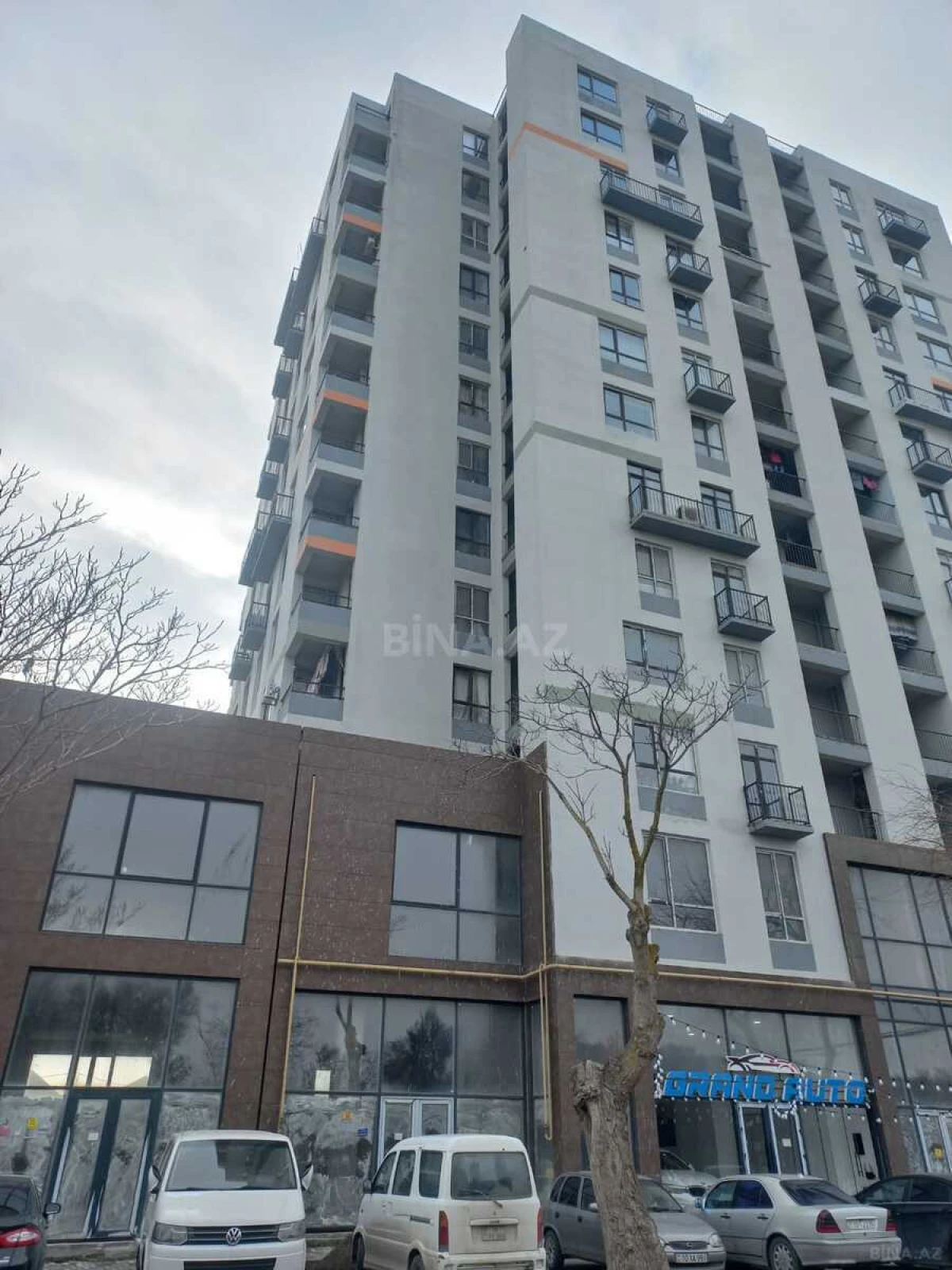 Satılır obyekt 323 m²