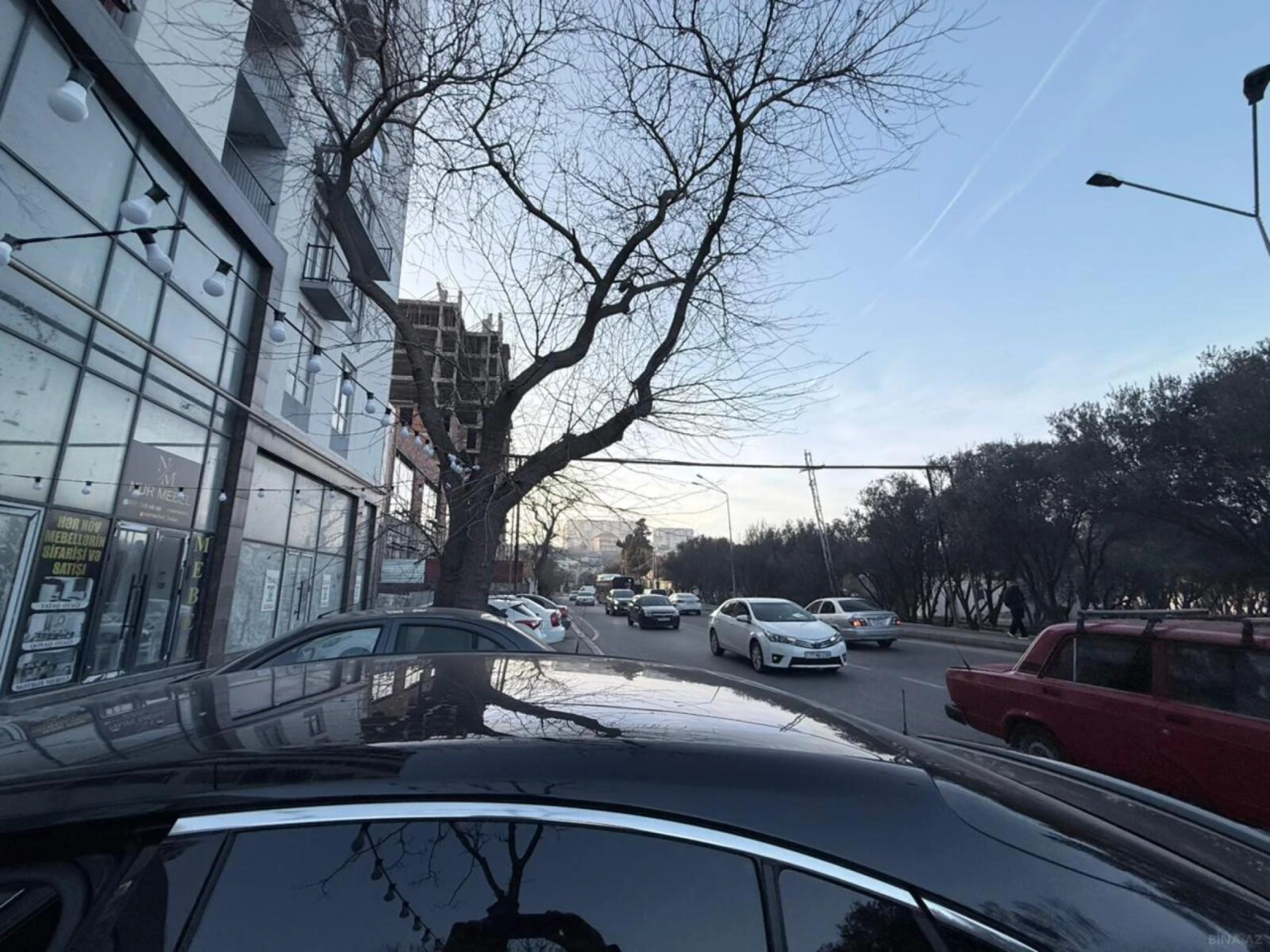 Satılır obyekt 323 m²