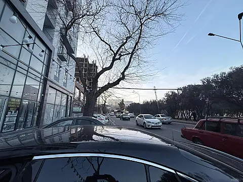 Satılır obyekt 323 m²