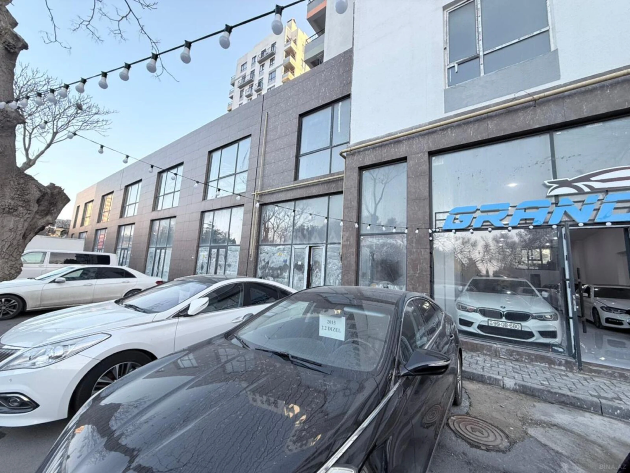 Satılır obyekt 323 m²