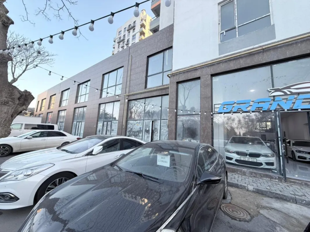 Satılır obyekt 323 m²