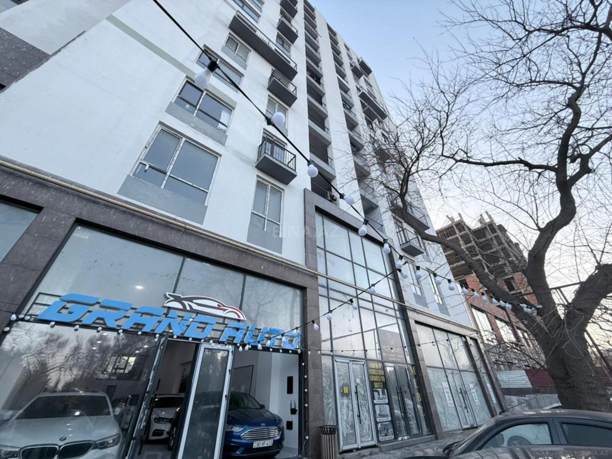 Satılır obyekt 323 m²