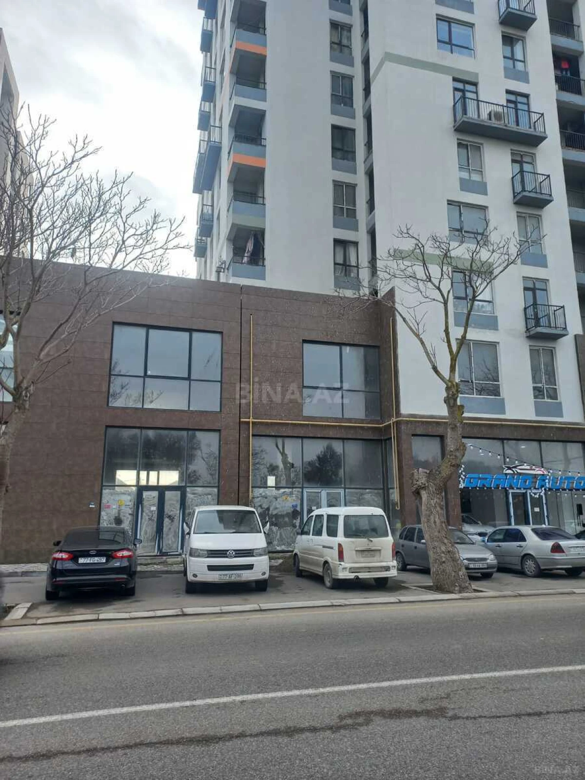Satılır obyekt 323 m²