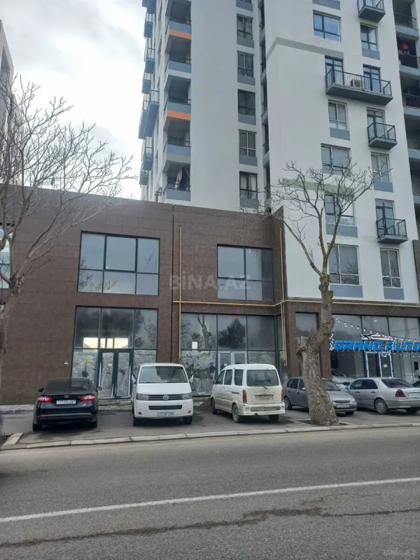 Satılır obyekt 323 m²