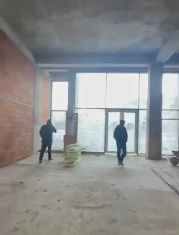 Satılır obyekt 323 m²