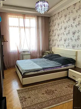 Satılır 2 otaqlı mənzil 81 m²