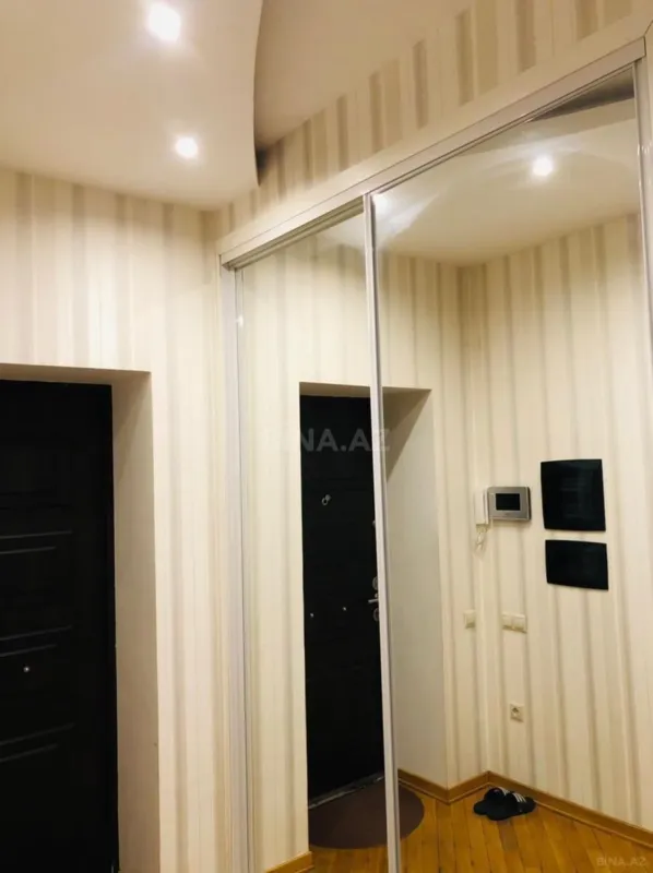 Satılır 2 otaqlı mənzil 81 m²