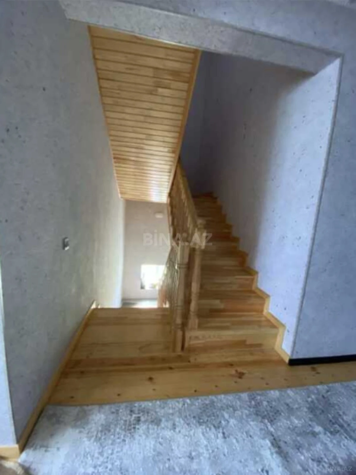 Satılır 8 otaqlı həyət evi 528 m²