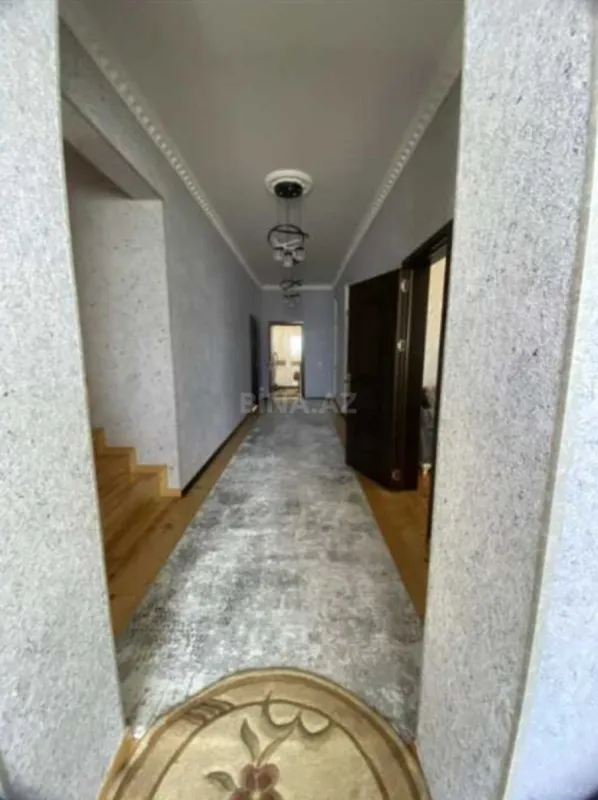 Satılır 8 otaqlı həyət evi 528 m²