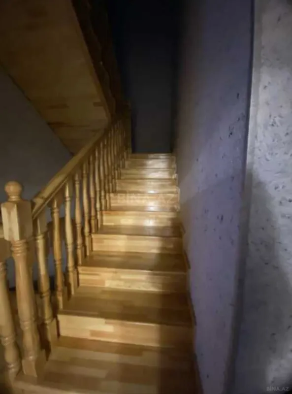 Satılır 8 otaqlı həyət evi 528 m²