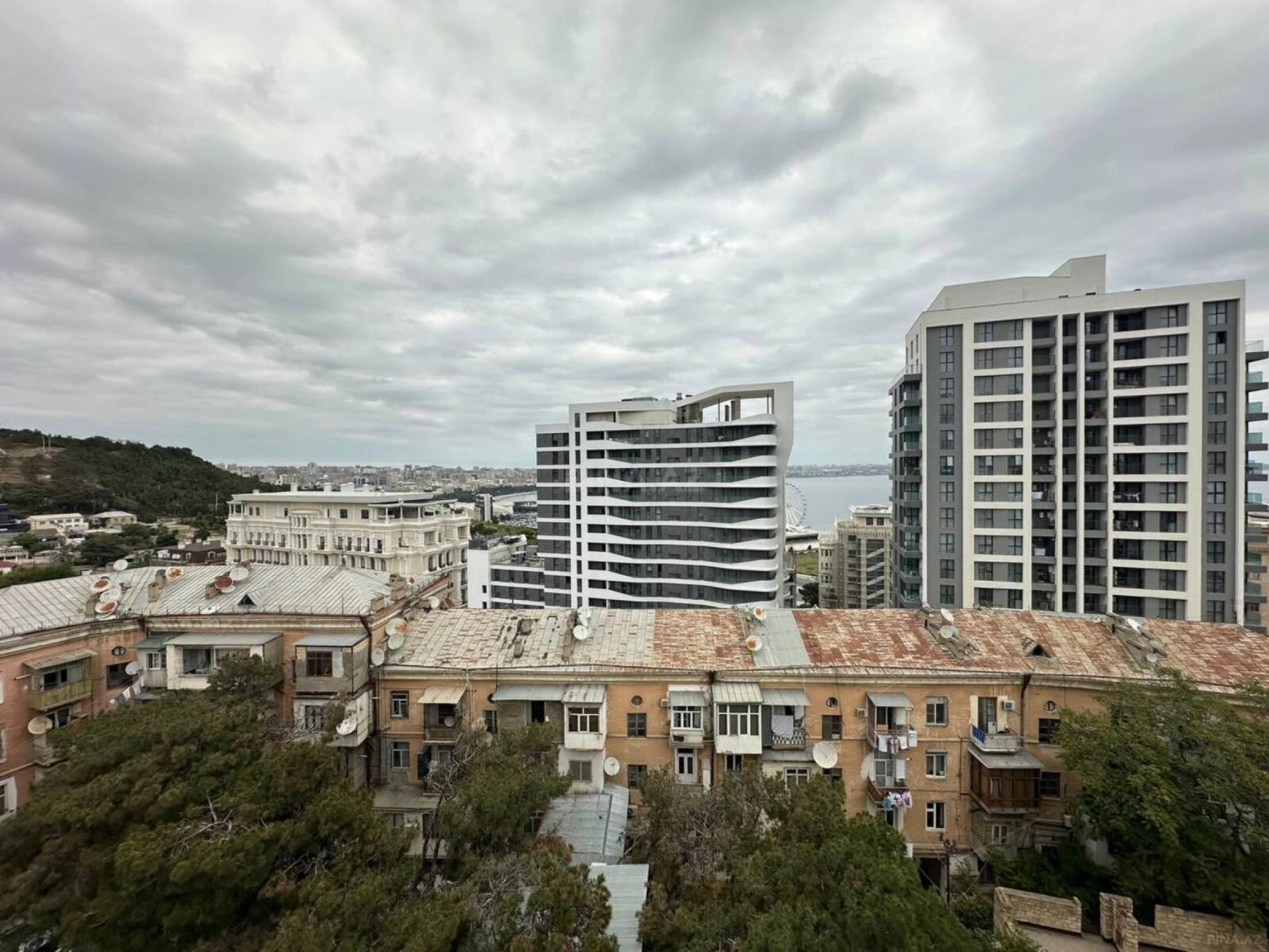 Satılır 3 otaqlı mənzil 92 m²