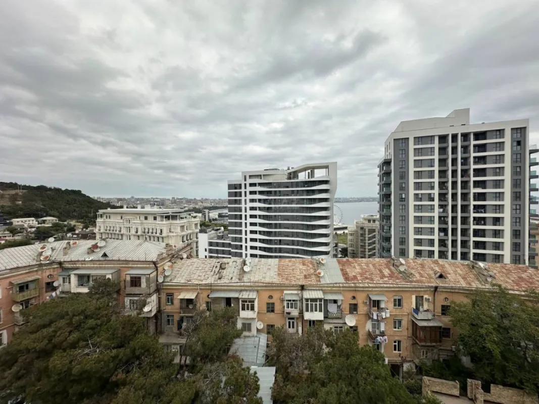 Satılır 3 otaqlı mənzil 92 m²