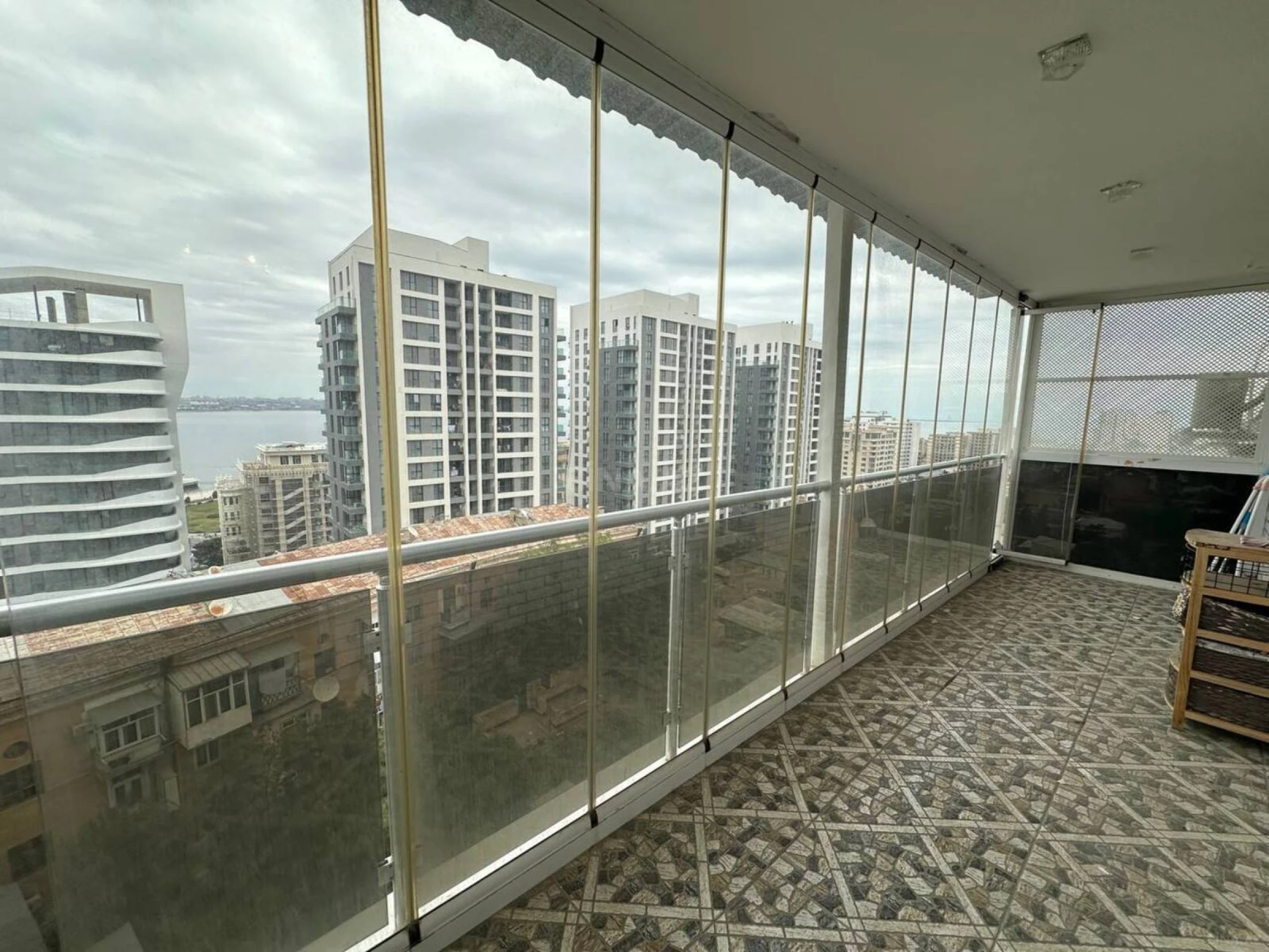 Satılır 3 otaqlı mənzil 92 m²