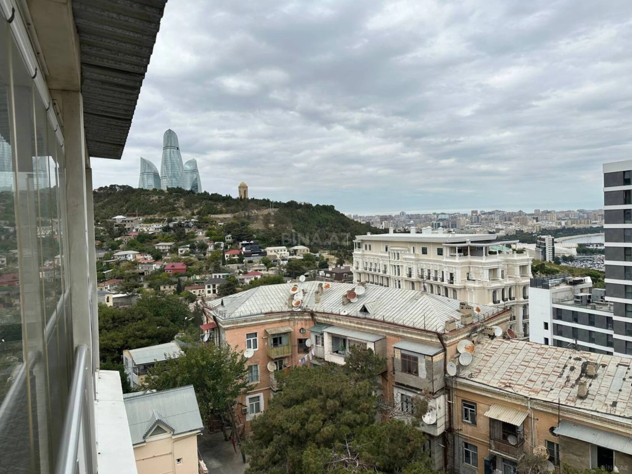 Satılır 3 otaqlı mənzil 92 m²