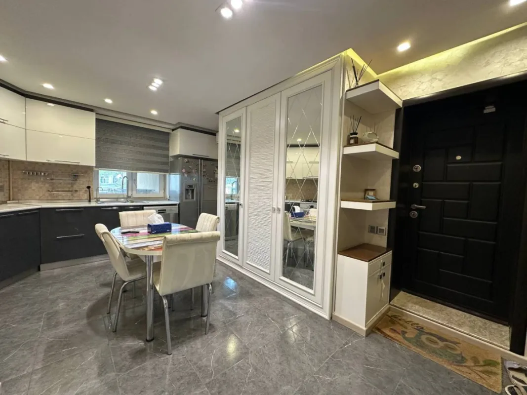 Satılır 3 otaqlı mənzil 92 m²
