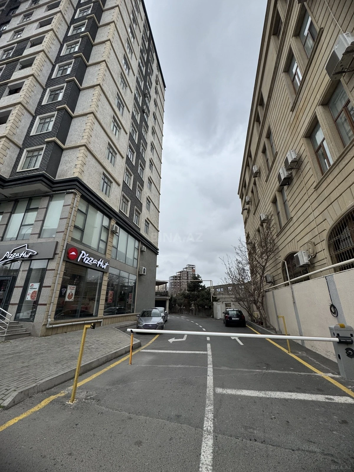 Satılır 4 otaqlı mənzil 130 m²