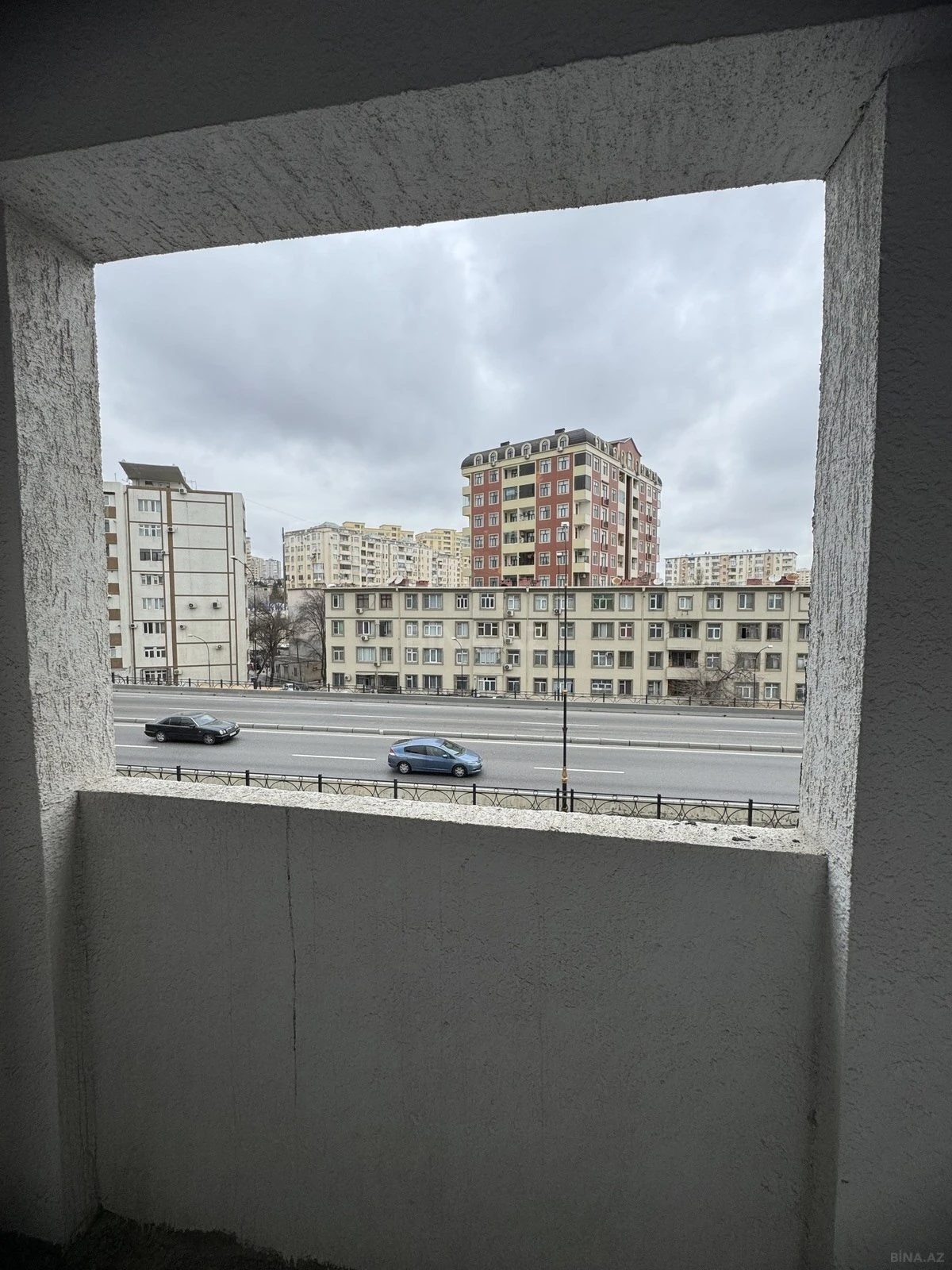 Satılır 4 otaqlı mənzil 130 m²
