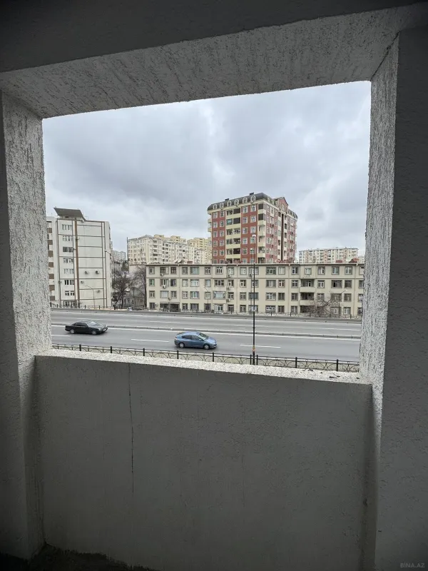 Satılır 4 otaqlı mənzil 130 m²